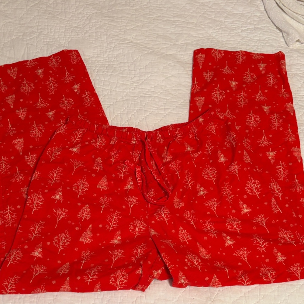 L.L. Bean Red Pajama Bottoms with‎ White Tree Design